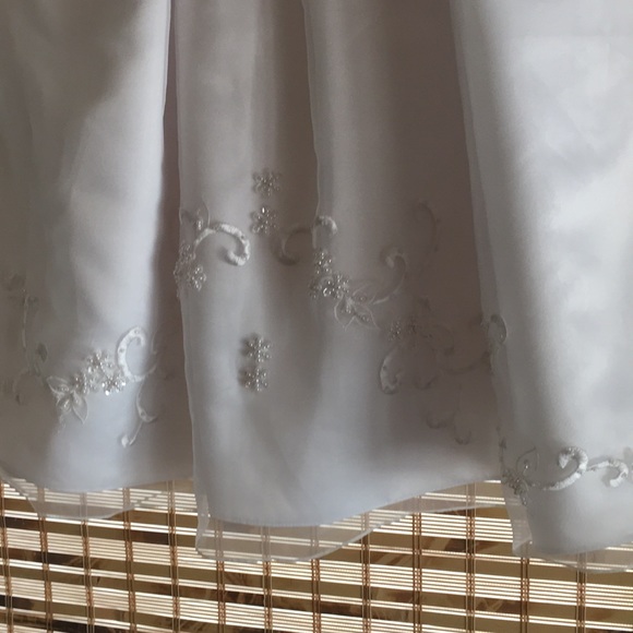 Beautiful Baptism/Christening Gown w/Bonnet - Picture 4 of 5